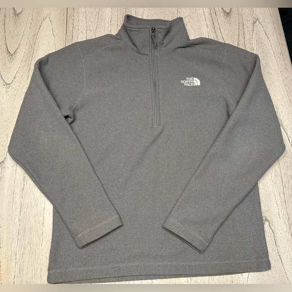 The North Face Quarter Zip. - Picture 2 of 6